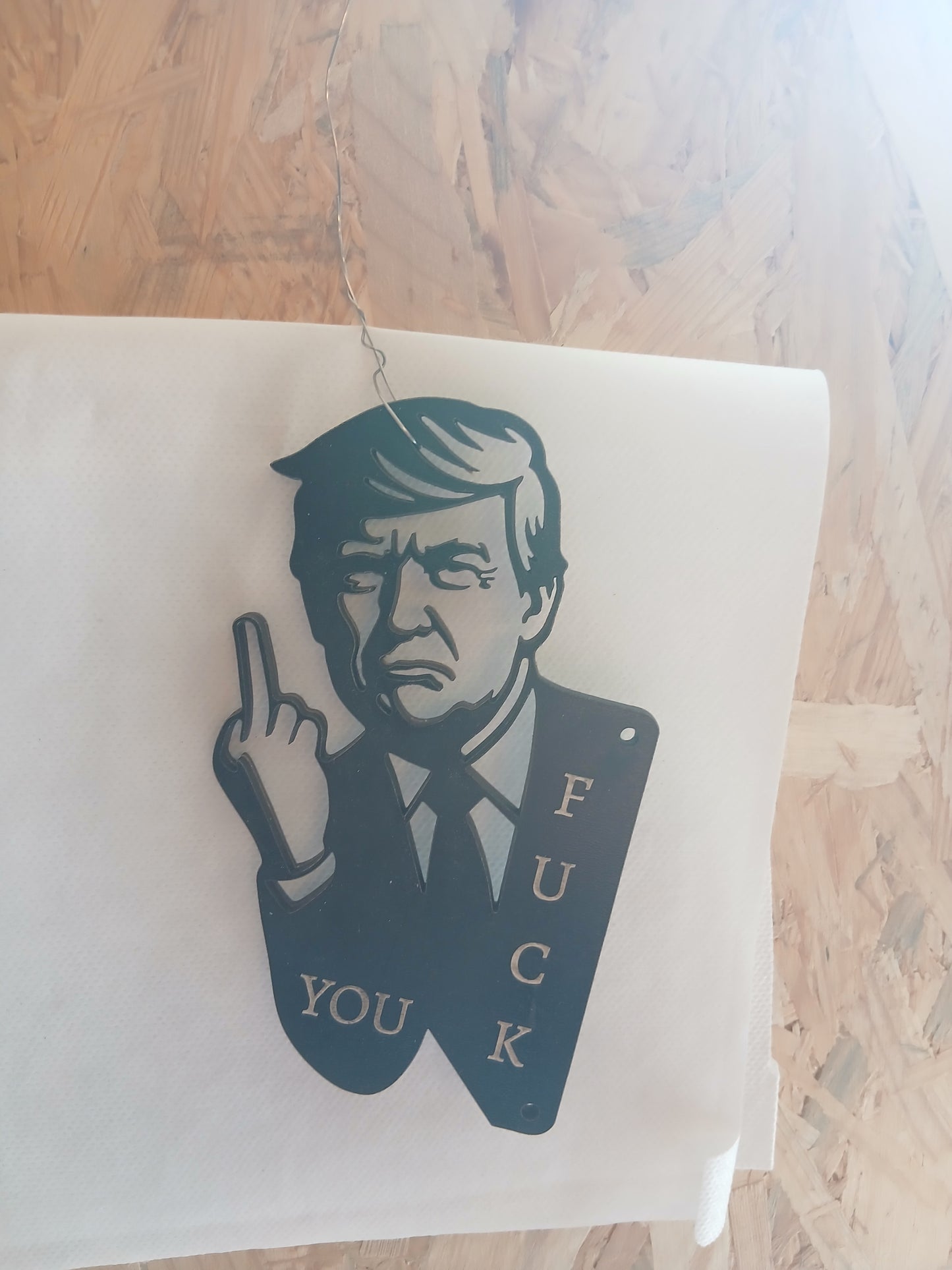 Donald Trump Mittelfinger Figur – Garten & Haus Deko